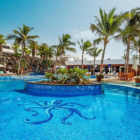 Red Volcano Apartment, Free Access To The Fariones Sports Center * Puerto del Carmen (Lanzarote)