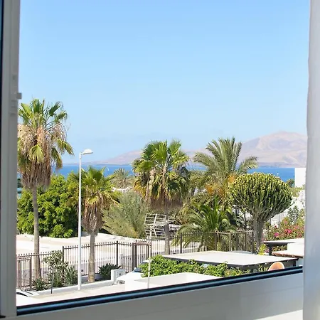 Red Volcano Apartment, Free Access To The Fariones Sports Center Puerto del Carmen (Lanzarote)