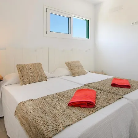 Red Volcano Apartment, Free Access To The Fariones Sports Center * Puerto del Carmen (Lanzarote)