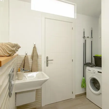 Апартаменти Red Volcano Apartment, Free Access To The Fariones Sports Center