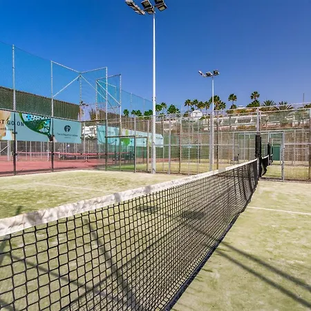 Апартаменти Red Volcano Apartment, Free Access To The Fariones Sports Center