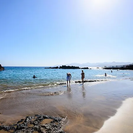 Red Volcano Apartment, Free Access To The Fariones Sports Center * Puerto del Carmen (Lanzarote)
